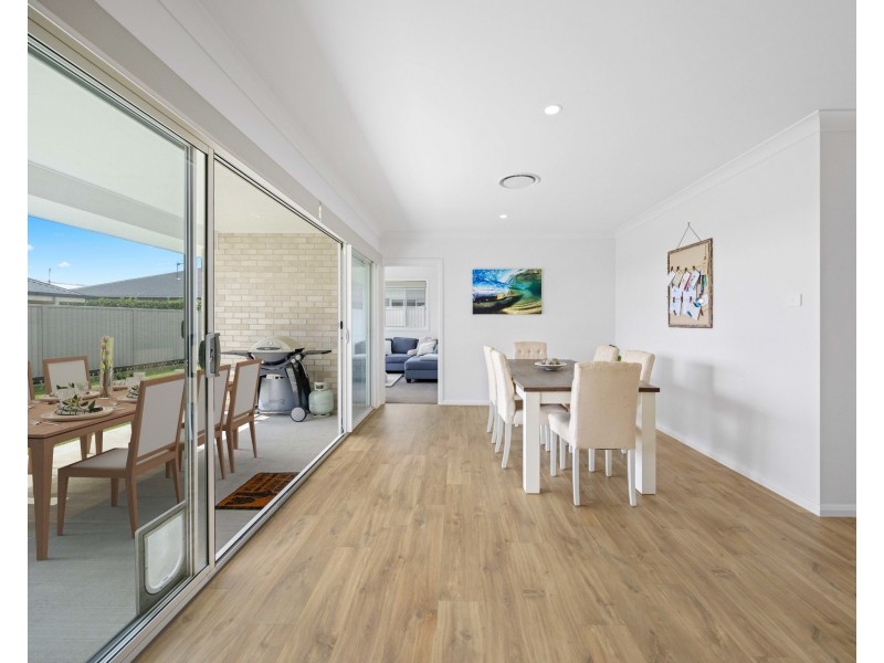6 Seahorse Rise, Lake Cathie NSW 2445