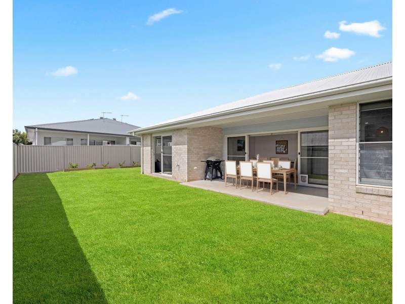 6 Seahorse Rise, Lake Cathie NSW 2445