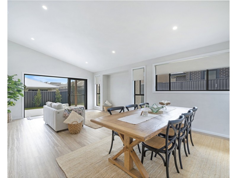 4 Anegada Road, Lake Cathie NSW 2445