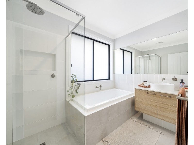 4 Anegada Road, Lake Cathie NSW 2445