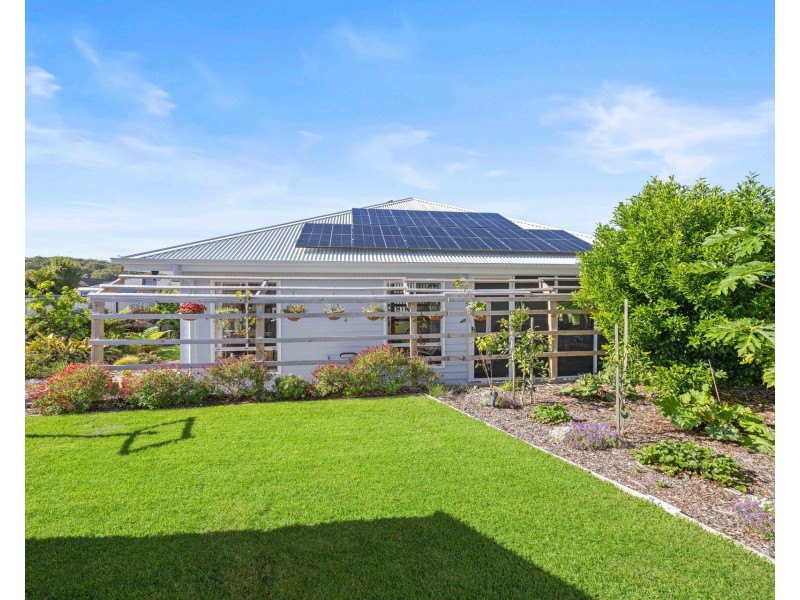 8 Golden Grove, Dunbogan NSW 2443