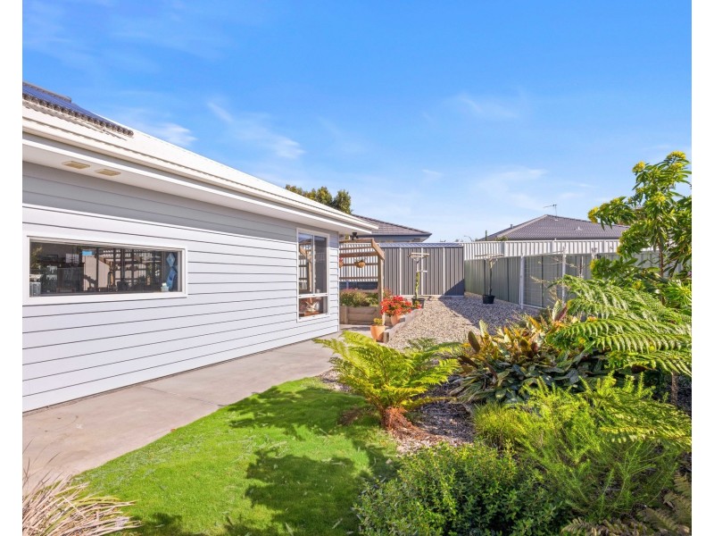 8 Golden Grove, Dunbogan NSW 2443