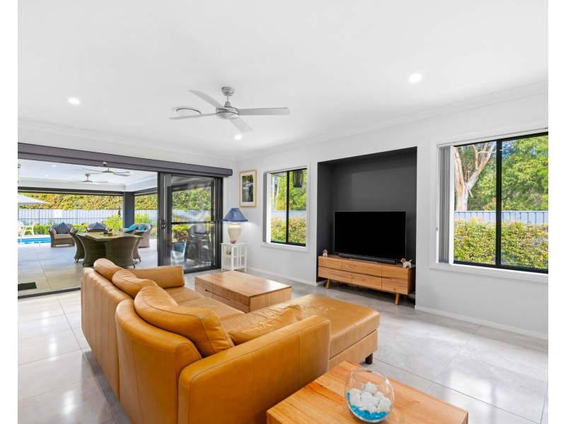 6 Lakeside Way, Lake Cathie NSW 2445