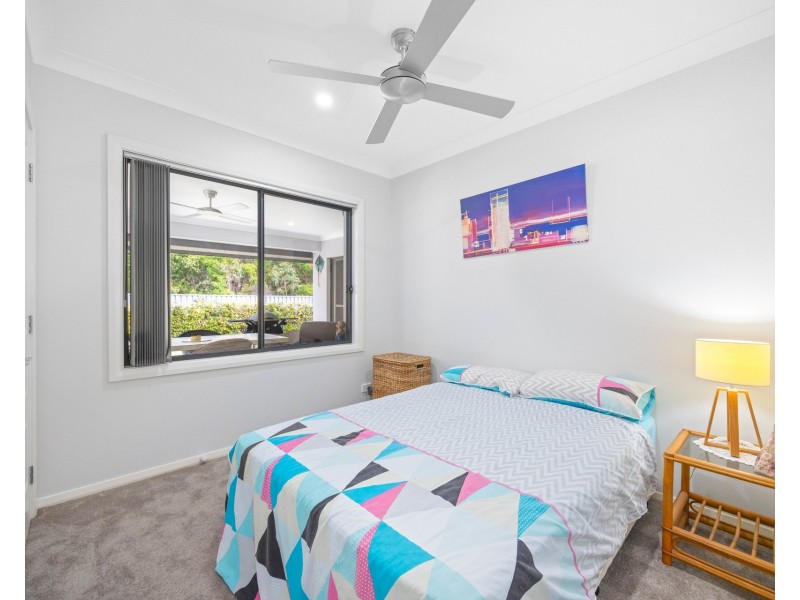 6 Lakeside Way, Lake Cathie NSW 2445