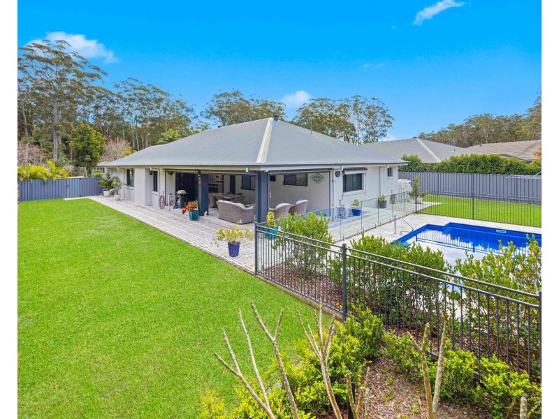 6 Lakeside Way, Lake Cathie NSW 2445