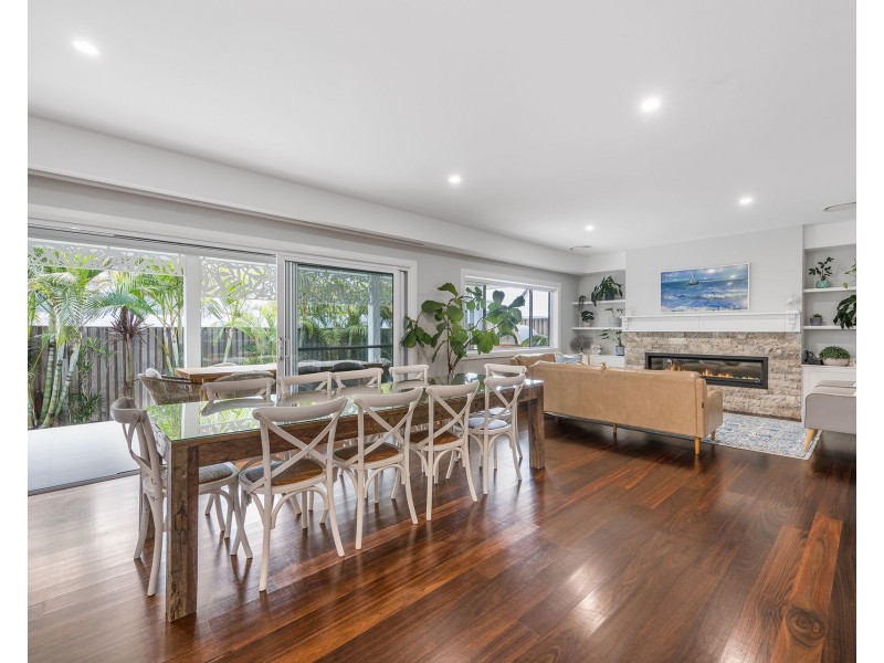 25 Marine Parade, Lake Cathie NSW 2445