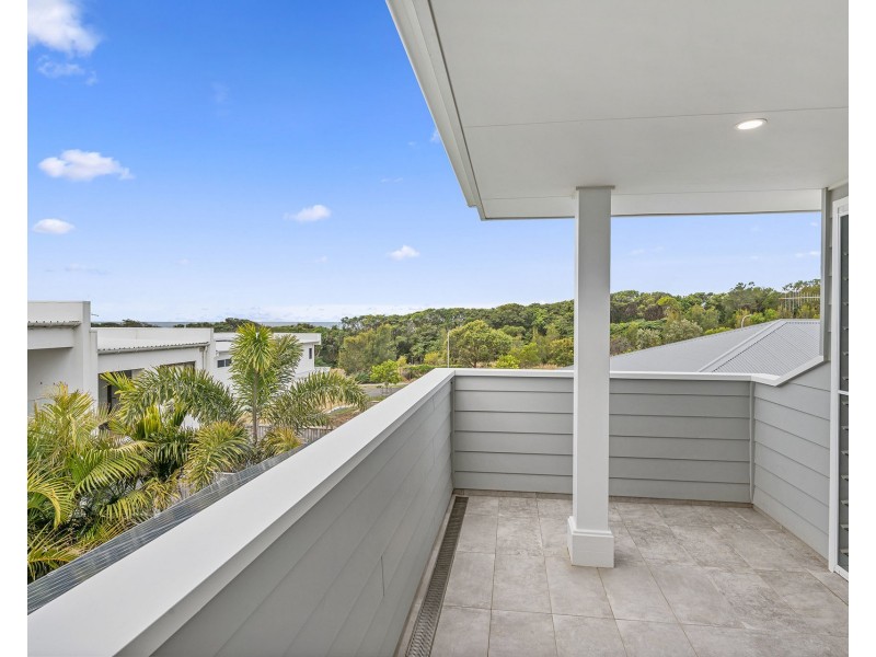 25 Marine Parade, Lake Cathie NSW 2445