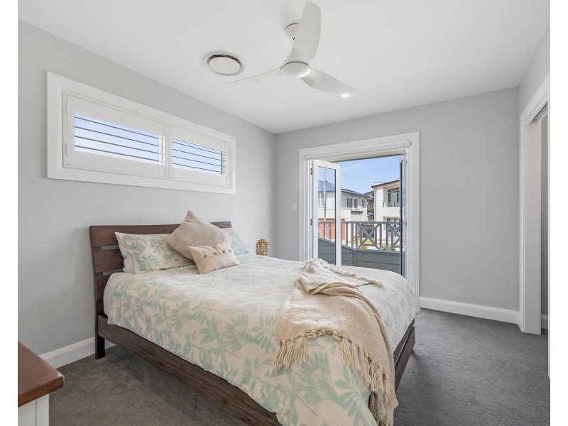 25 Marine Parade, Lake Cathie NSW 2445