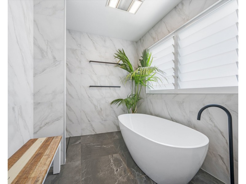 25 Marine Parade, Lake Cathie NSW 2445