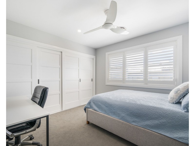 25 Marine Parade, Lake Cathie NSW 2445