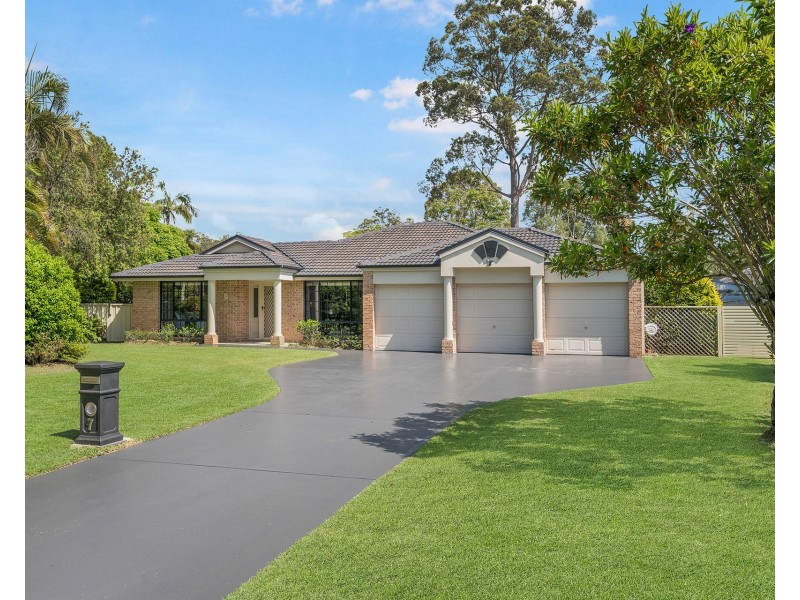 7 Fishermens Way, Lake Cathie NSW 2445