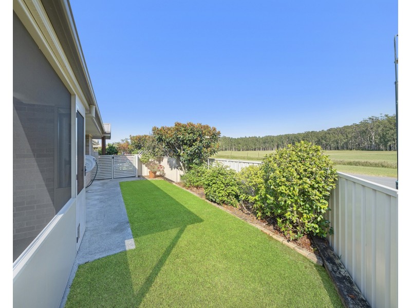 2/5 Bain Place, Bonny Hills NSW 2445
