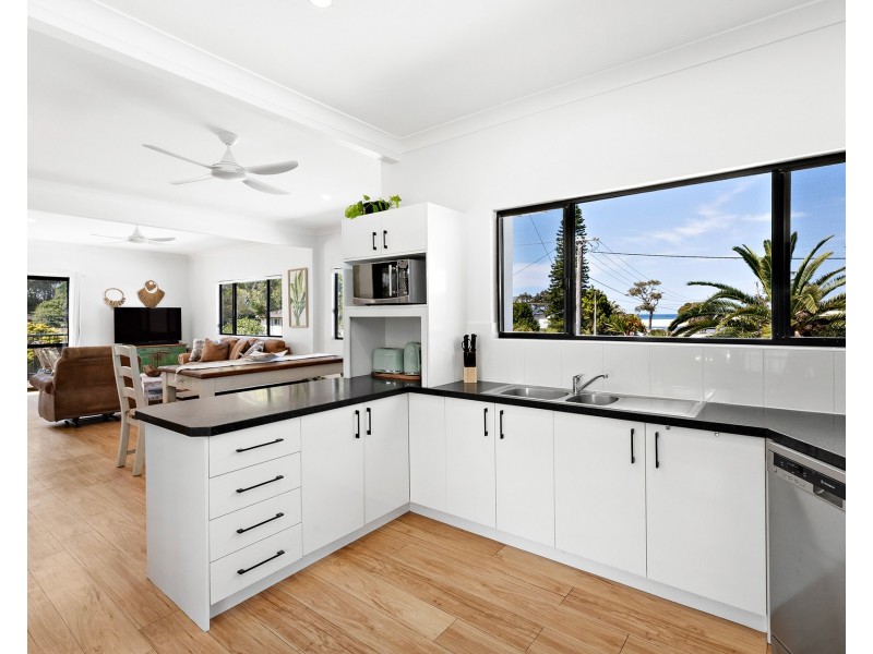 1 Boomerang Street, Lake Cathie NSW 2445