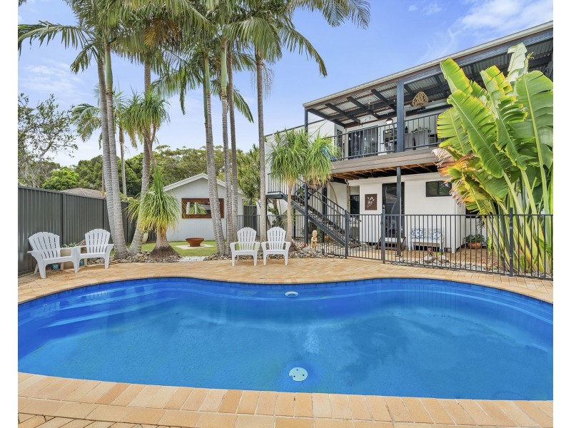 1 Boomerang Street, Lake Cathie NSW 2445