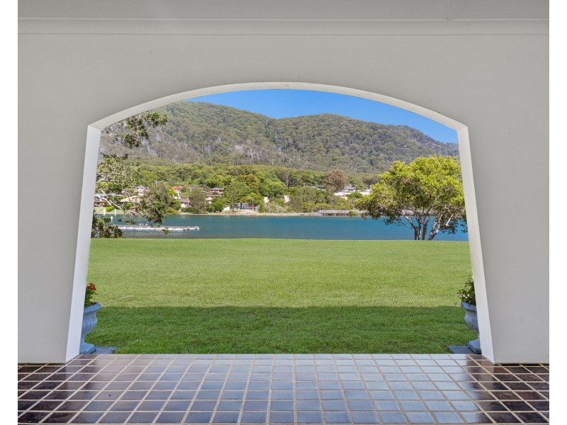 2 Bay Street, Dunbogan NSW 2443