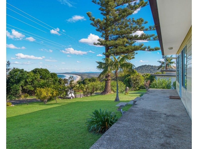 66 Skyline Crescent, Crescent Head NSW 2440