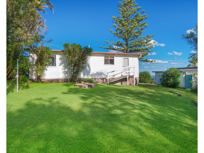 66 Skyline Crescent, Crescent Head NSW 2440