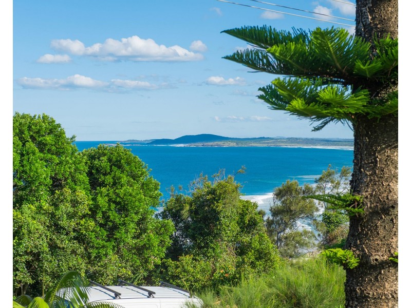66 Skyline Crescent, Crescent Head NSW 2440
