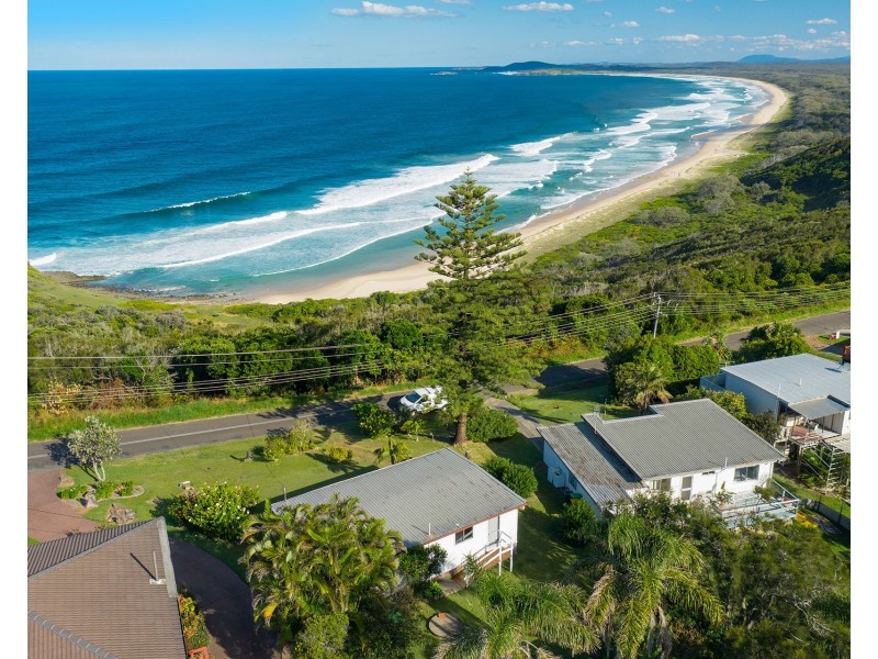 66 Skyline Crescent, Crescent Head NSW 2440