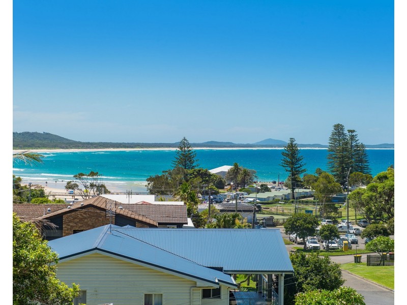 15 Scott Street, Crescent Head NSW 2440