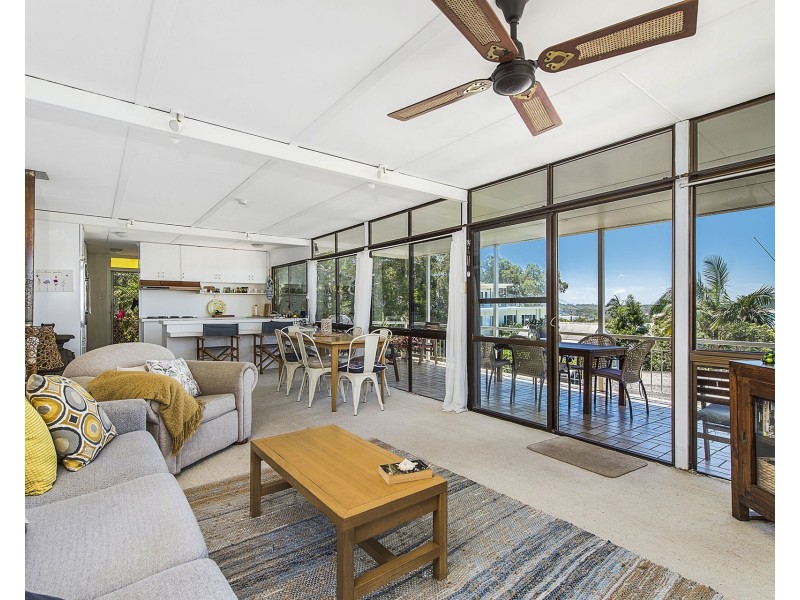 15 Scott Street, Crescent Head NSW 2440