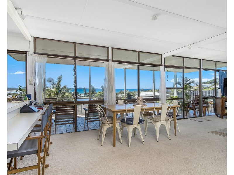 15 Scott Street, Crescent Head NSW 2440