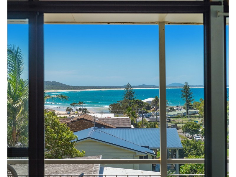 15 Scott Street, Crescent Head NSW 2440