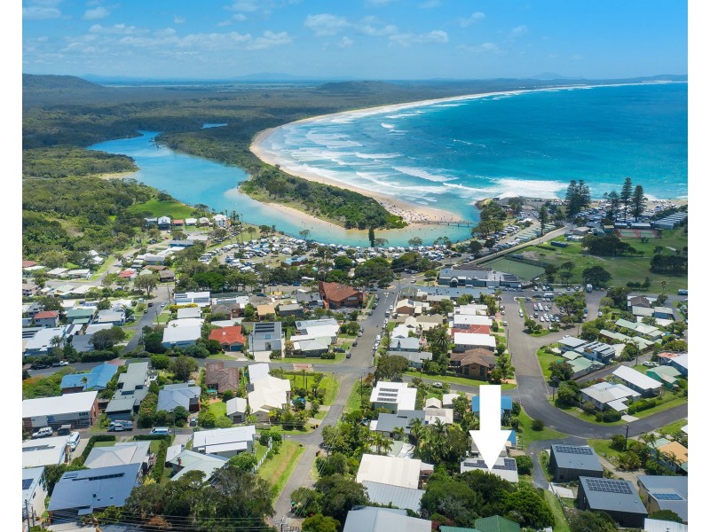 15 Scott Street, Crescent Head NSW 2440