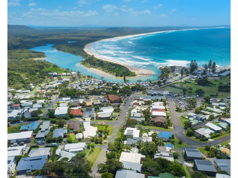 15 Scott Street, Crescent Head NSW 2440