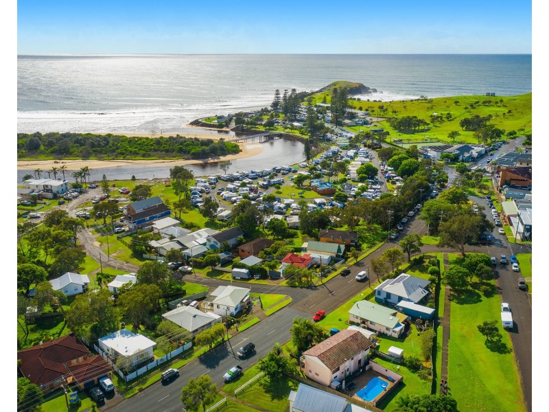 6 Pacific Street, Crescent Head NSW 2440