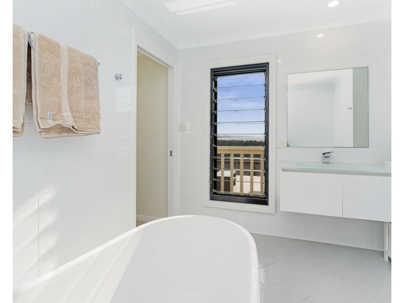 4 Kinchela Street, Crescent Head NSW 2440