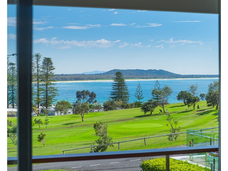 6 Stewart Street, Crescent Head NSW 2440