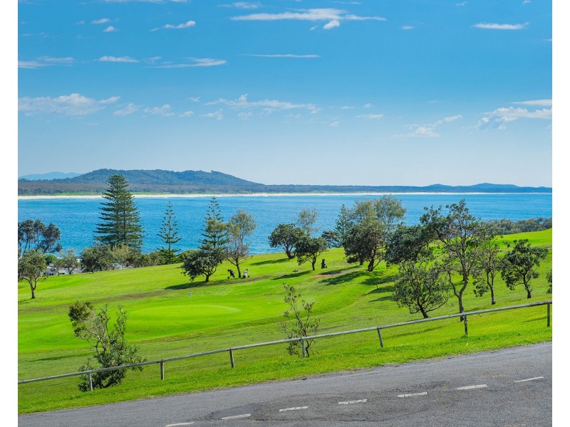 6 Stewart Street, Crescent Head NSW 2440