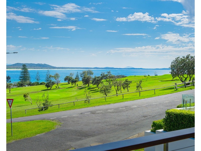 6 Stewart Street, Crescent Head NSW 2440