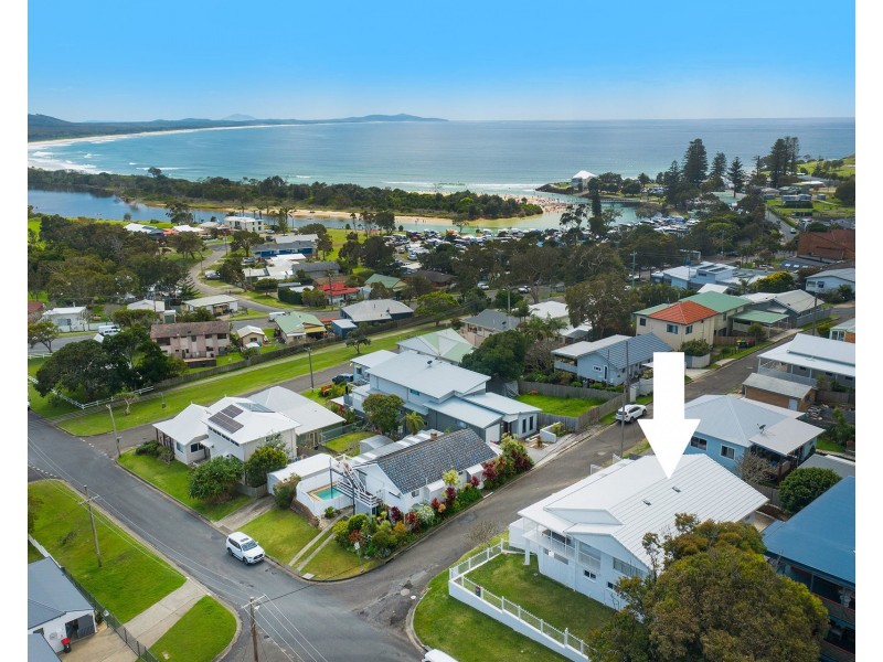 4 Beranghi Street, Crescent Head NSW 2440