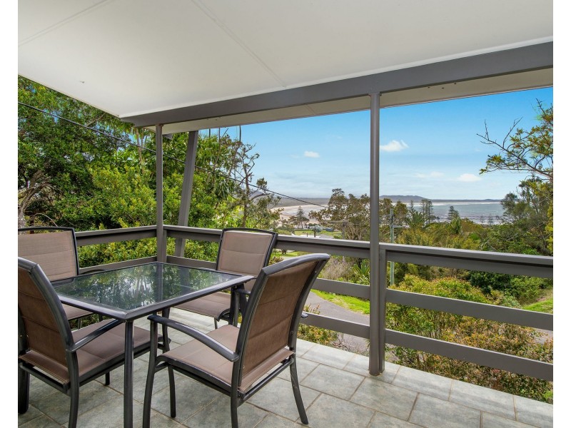 24 Dulconghi Street, Crescent Head NSW 2440