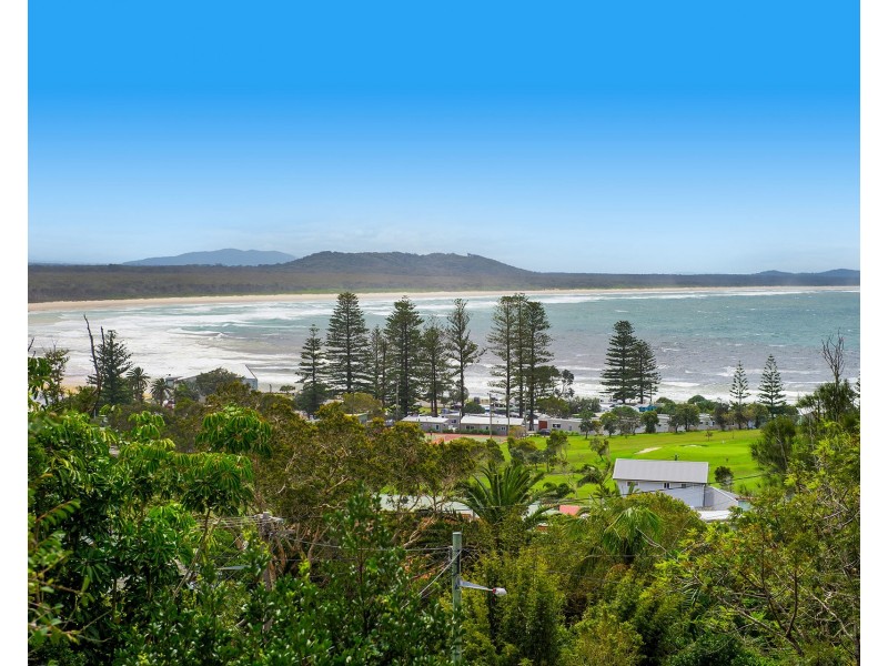 24 Dulconghi Street, Crescent Head NSW 2440