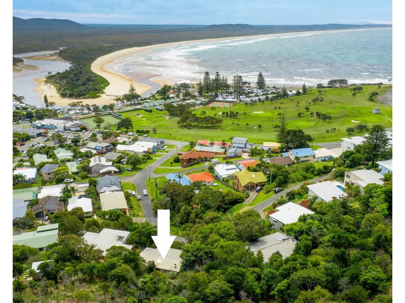 24 Dulconghi Street, Crescent Head NSW 2440