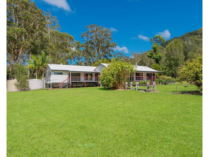11 Penn Place, Crescent Head NSW 2440