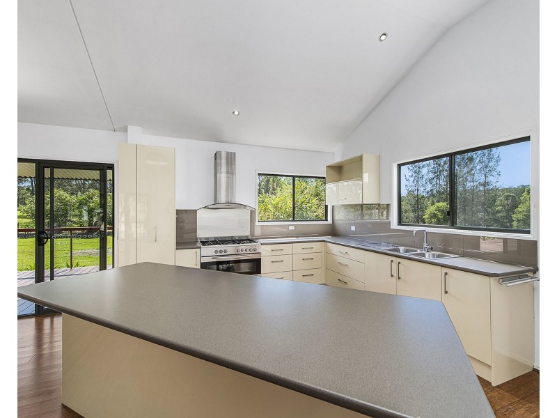 11 Penn Place, Crescent Head NSW 2440