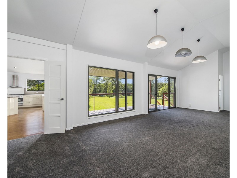 11 Penn Place, Crescent Head NSW 2440