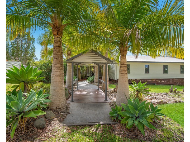 11 Penn Place, Crescent Head NSW 2440