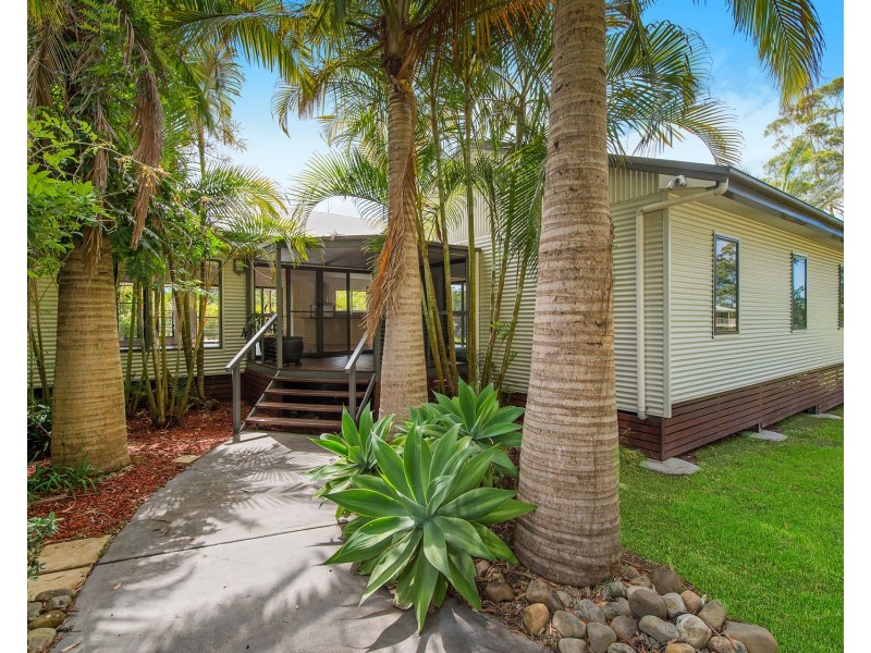 11 Penn Place, Crescent Head NSW 2440