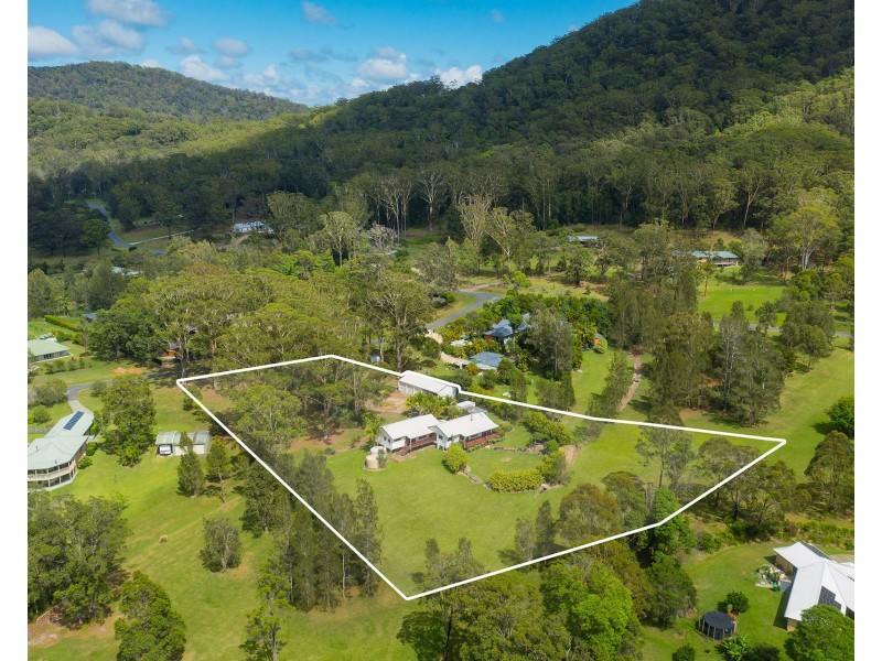 11 Penn Place, Crescent Head NSW 2440