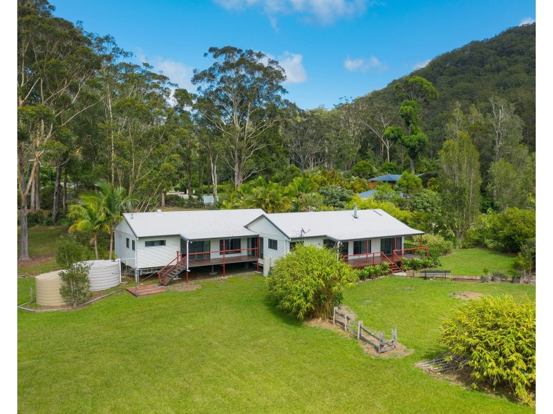 11 Penn Place, Crescent Head NSW 2440