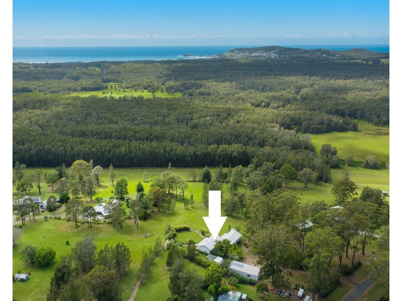 11 Penn Place, Crescent Head NSW 2440
