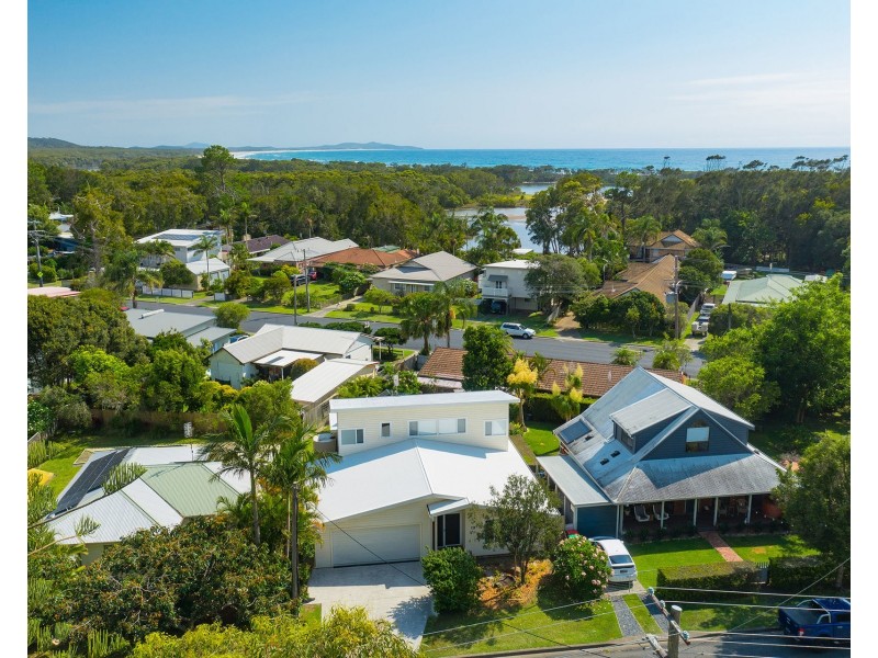 51 Pacific Street, Crescent Head NSW 2440