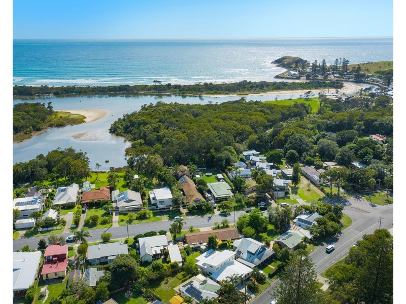 51 Pacific Street, Crescent Head NSW 2440