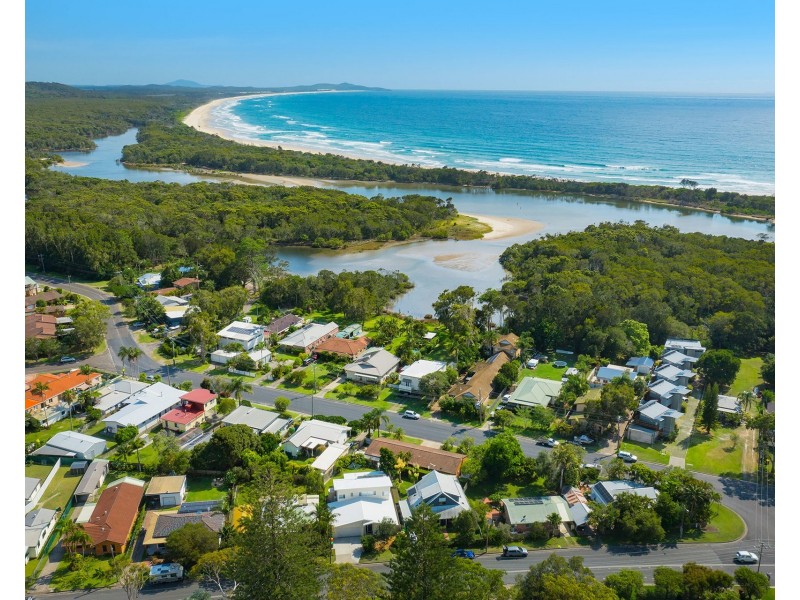 51 Pacific Street, Crescent Head NSW 2440