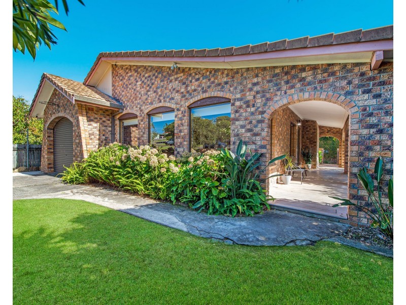 15 Main Street, Crescent Head NSW 2440